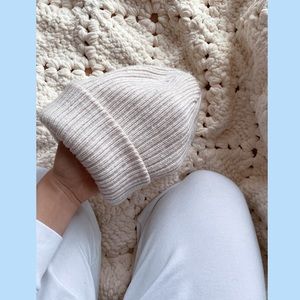 ARITZIA SNOWFLAKE BEANIE